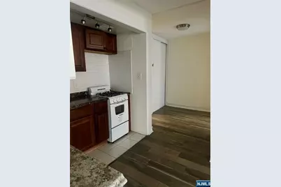 3001 Edwin Avenue 2E #2E, Fort Lee, NJ 07024 - Photo 4