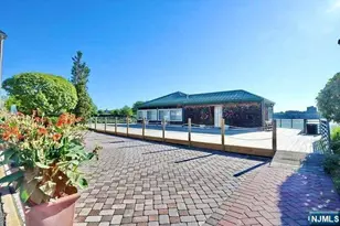 200 Grand Cove Way 5N, Edgewater, NJ 07020 - Photo 12