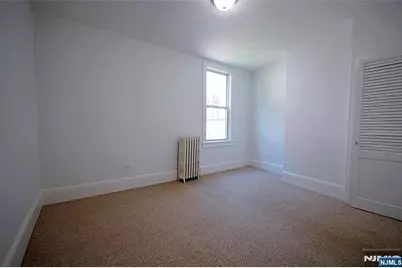 154 Undercliff Avenue 5 #5, Edgewater, NJ 07020 - Photo 4