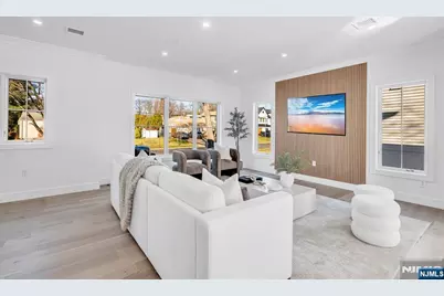 285 Wayne Avenue, River Edge, NJ 07661 - Photo 6