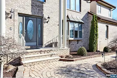 602 Mill Run, Paramus, NJ 07652 - Photo 10