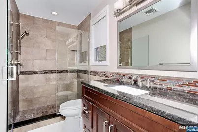 602 Mill Run, Paramus, NJ 07652 - Photo 32