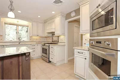 602 Mill Run, Paramus, NJ 07652 - Photo 22