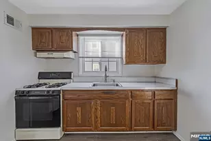 64 Gilbert Ave, Elmwood Park, NJ 07407 - Photo 18