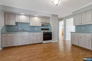 64 Gilbert Ave, Elmwood Park, NJ 07407 - Photo 6