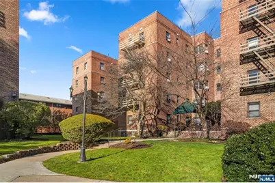 2337 Hudson Terrace C11 #C11, Fort Lee, NJ 07024 - Photo 22
