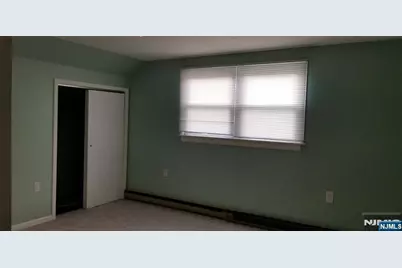 374 E Midland Avenue, Paramus, NJ 07652 - Photo 8