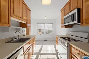 130 Panorama Dr, Edgewater, NJ 07020 - Photo 6