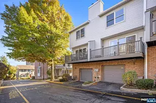 130 Panorama Dr, Edgewater, NJ 07020 - Photo 18