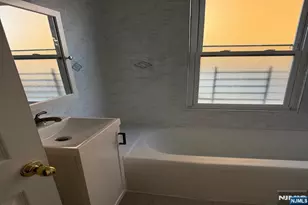 476 Main Street 2Cd Flr, Fort Lee, NJ 07024 - Photo 4