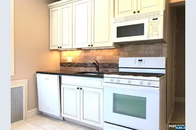 808 Fairview 2 #2, Fort Lee, NJ 07024 - Photo 1