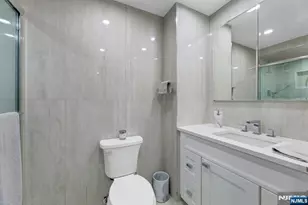 300 Winston Dr C0910, Cliffside Park, NJ 07010 - Photo 20