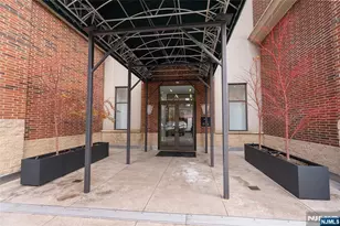 2201 City Pl, Edgewater, NJ 07020 - Photo 2