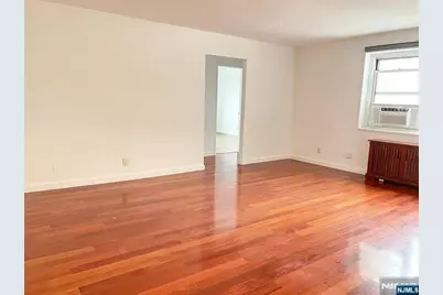 2205 Central Road 3D #3D, Fort Lee, NJ 07024 - Photo 4