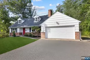 947 E Glen Ave, Ridgewood, NJ 07450 - Photo 2