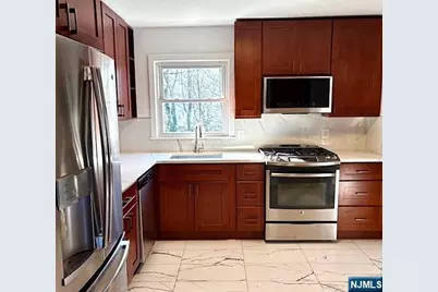 650 Edgewater Avenue 2 #2, Ridgefield, NJ 07657 - Photo 4