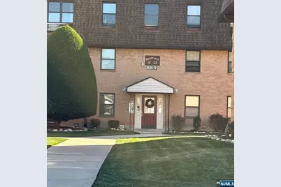 13 N End Drive 13 #13, Secaucus, NJ 07094 - Photo 2