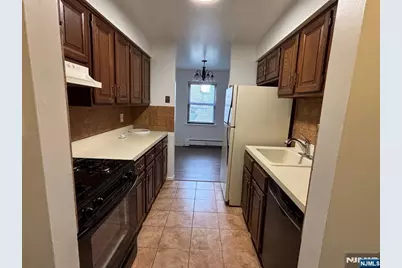 13 N End Drive 13 #13, Secaucus, NJ 07094 - Photo 4