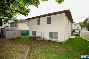 2052 Hoefleys Ln, Fort Lee, NJ 07024 - Photo 12