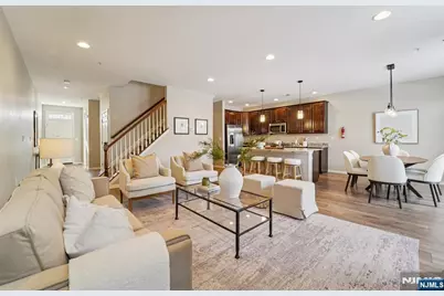 8 Masterson Court, Waldwick, NJ 07463 - Photo 10