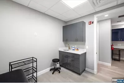 2 Forest Avenue A #A, Paramus, NJ 07652 - Photo 12