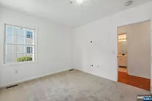 252 The Promenade 9-252, Edgewater, NJ 07020 - Photo 12