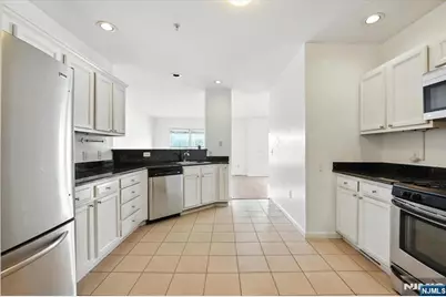 252 The Promenade 9-252 #9-252, Edgewater, NJ 07020 - Photo 8