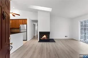 581 Holly Ct, Mahwah, NJ 07430 - Photo 2