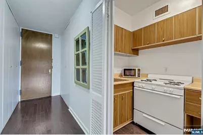 6 Horizon #306, Fort Lee, NJ 07024 - Photo 8