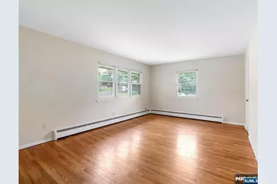 325 Grantwood Boulevard 6B #6B, Palisades Park, NJ 07650 - Photo 2