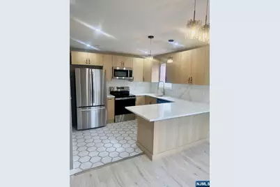 239 40th 7 #7, Irvington, NJ 07111 - Photo 2