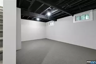 25 Marinus St, Rochelle Park Township, NJ 07662 - Photo 14