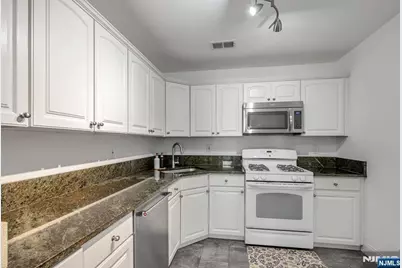 1037 Cumberland Court, Mahwah, NJ 07430 - Photo 4