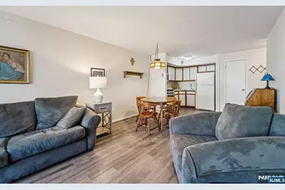 2007 Hawthorne Lane 2007 #2007, Mahwah, NJ 07430 - Photo 8