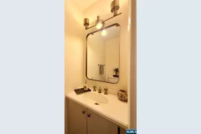 195 Sandcastle Key, Secaucus, NJ 07094 - Photo 18