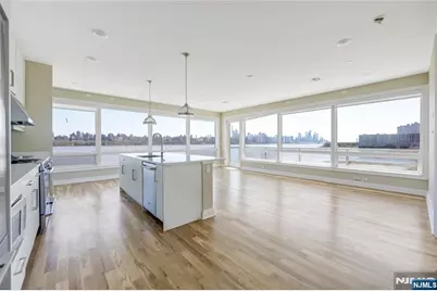 15 Somerset 420 #420, Edgewater, NJ 07020 - Photo 1