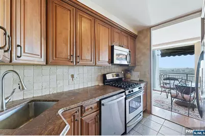 2 Horizon 1010 #1010, Fort Lee, NJ 07024 - Photo 12