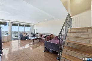 2 Horizon 1010, Fort Lee, NJ 07024 - Photo 4