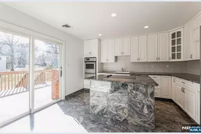 562 Franklin Avenue, Franklin Lakes, NJ 07417 - Photo 6