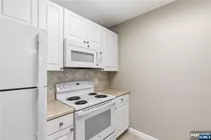 905 River Road 224, Edgewater, NJ 07020 - Photo 10