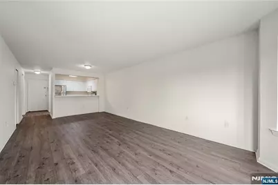 402 Chase Court 402 #402, Edgewater, NJ 07020 - Photo 8