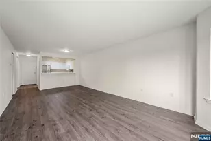 402 Chase Ct 402, Edgewater, NJ 07020 - Photo 8