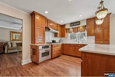 910 Huron Road, Franklin Lakes, NJ 07417 - Photo 6