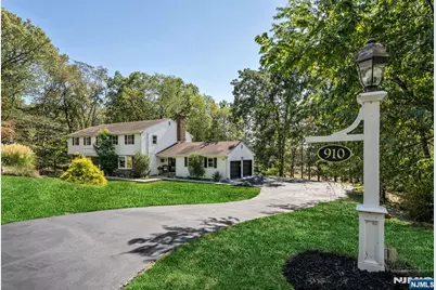 910 Huron Road, Franklin Lakes, NJ 07417 - Photo 2