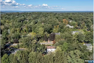 910 Huron Road, Franklin Lakes, NJ 07417 - Photo 36