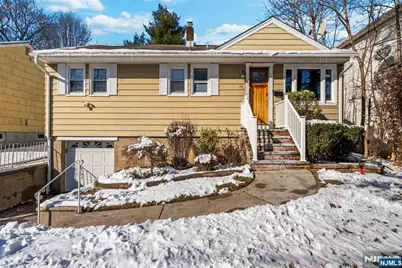 14 Weeks Court, Clifton, NJ 07013 - Photo 2