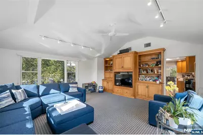 15 Kenwood Drive, Woodcliff Lake, NJ 07677 - Photo 14