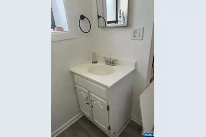 372 Queen Anne Road 370 #370, Teaneck Township, NJ 07666 - Photo 8