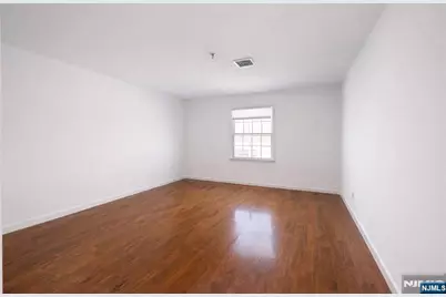 65 Fairview Street 3C #3C, Palisades Park, NJ 07650 - Photo 4
