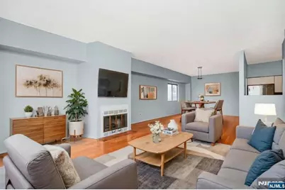 390 Gorge Road 402 #402, Cliffside Park, NJ 07010 - Photo 2